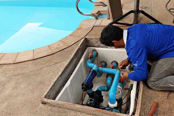 A Guide to Swimming Pool Phosphate Removers and Algaecides
